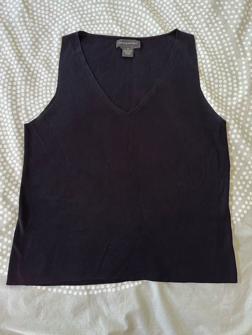 Banana Republic Black V-Neck Sleeveless Silk Top, Size M